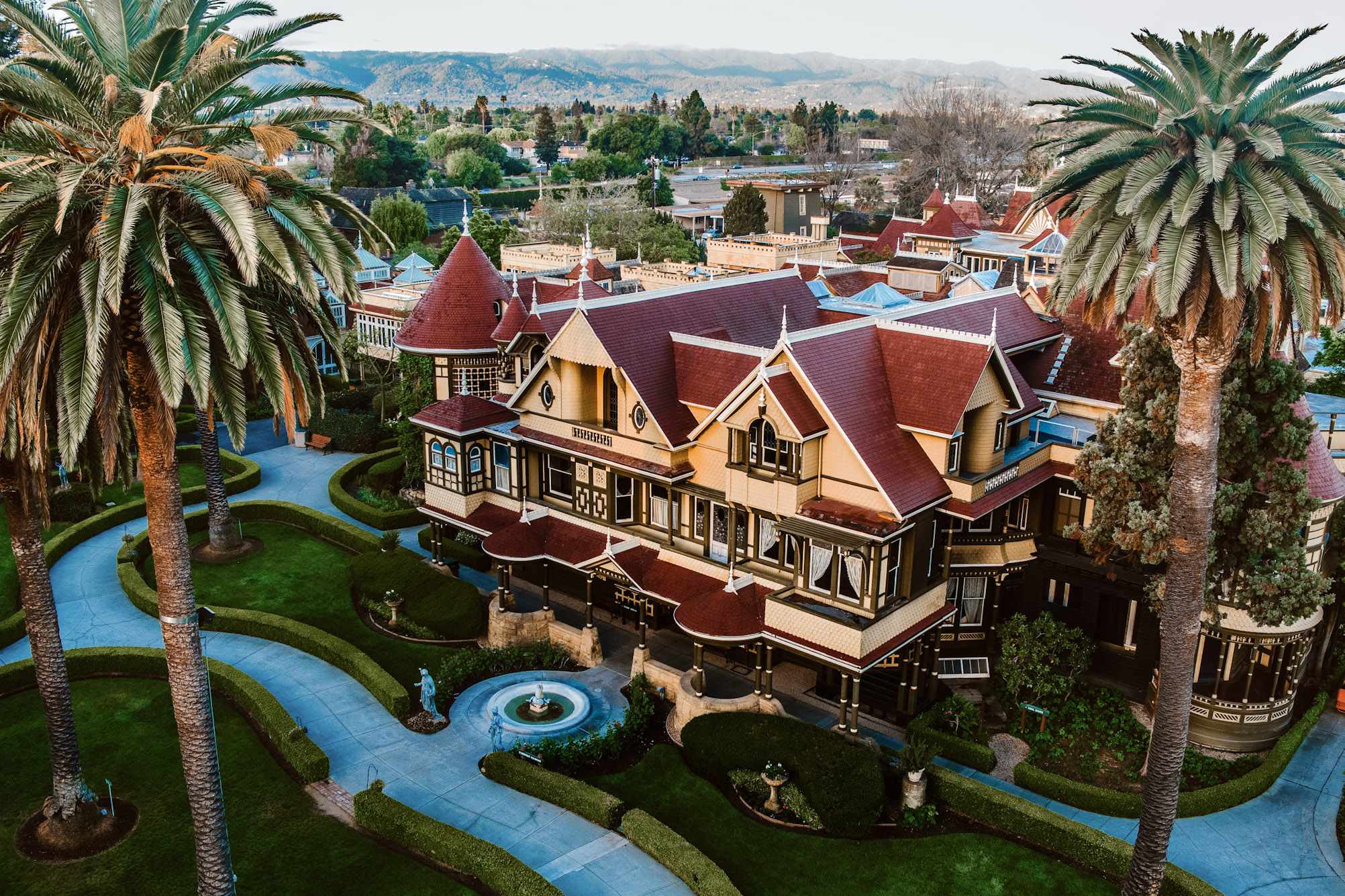 Front of Winchester Mystery House
