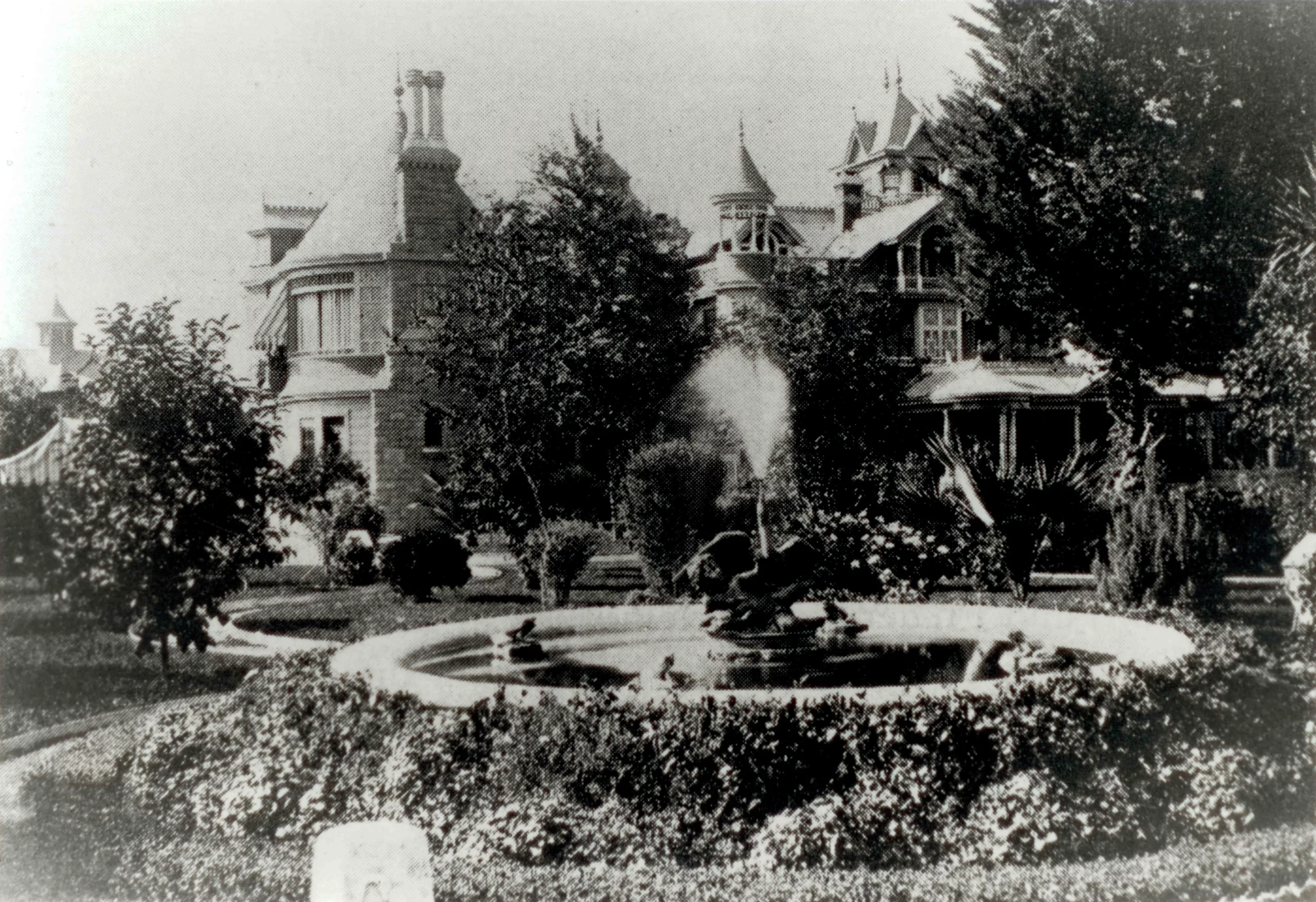 Historical photo of the Winchester Mystery House Source: John Hansen Family Albums, Credit to History San Jose